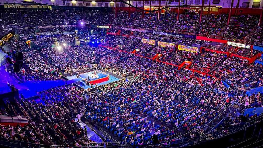 Andrade abarrotó la Arena México con más de 16 mil asistentes