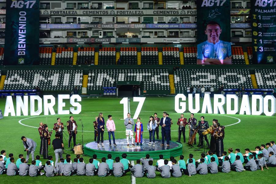 Estadio León en presentación de Andrés Guardado