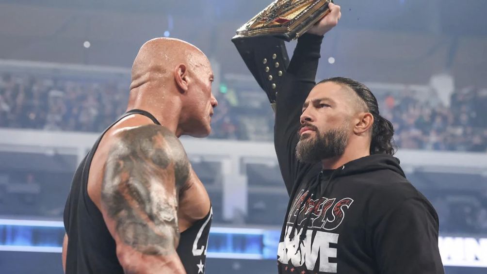 Roman Reigns encara a The Rock en SmackDown
