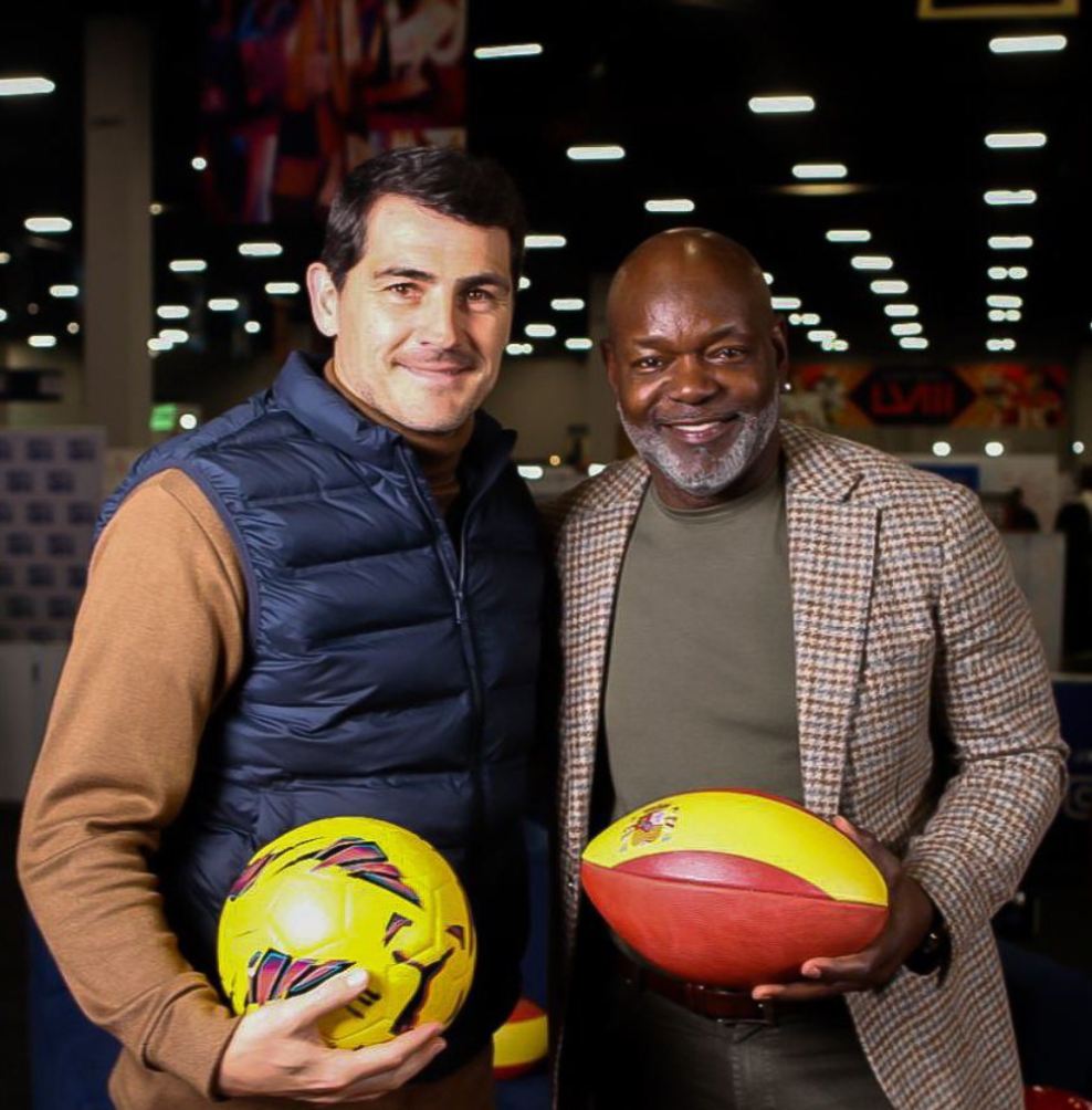 Íker Casillas y Emmitt Smith previo al Super Bowl