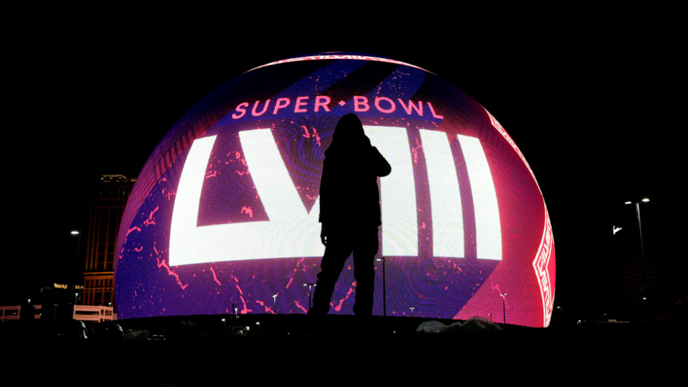 The Sphere anunciando el Super Bowl