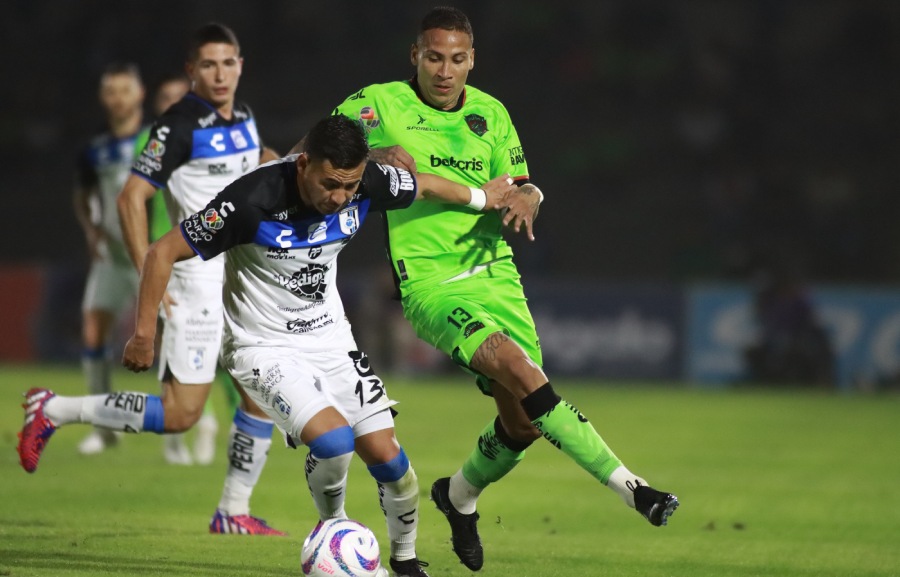 Diego durante partido ante Querétaro