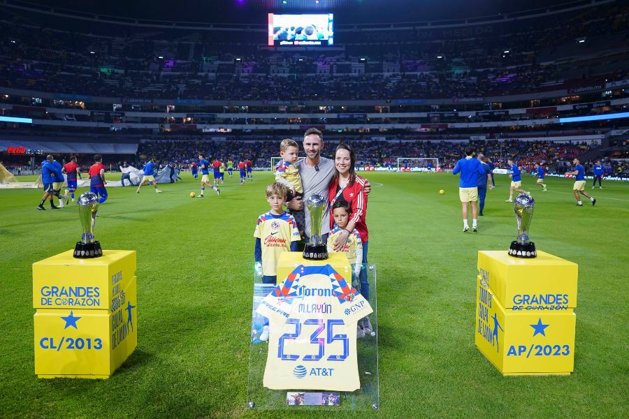 Miguel Layún recibió homenaje en el Estadio Azteca