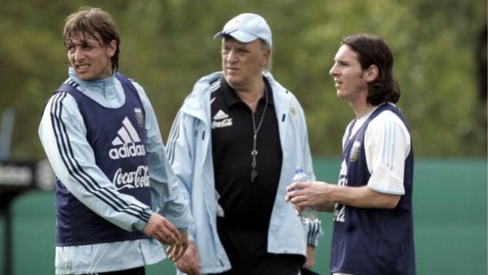 Basile junto a Heinze y Messi