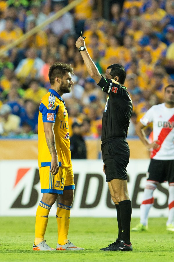 Rafael Sobis contra River Plate en Libertadores
