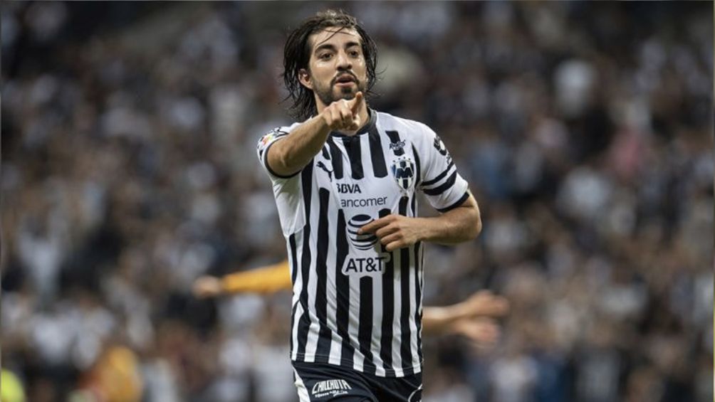 Rodolfo Pizarro celebra gol con Rayados