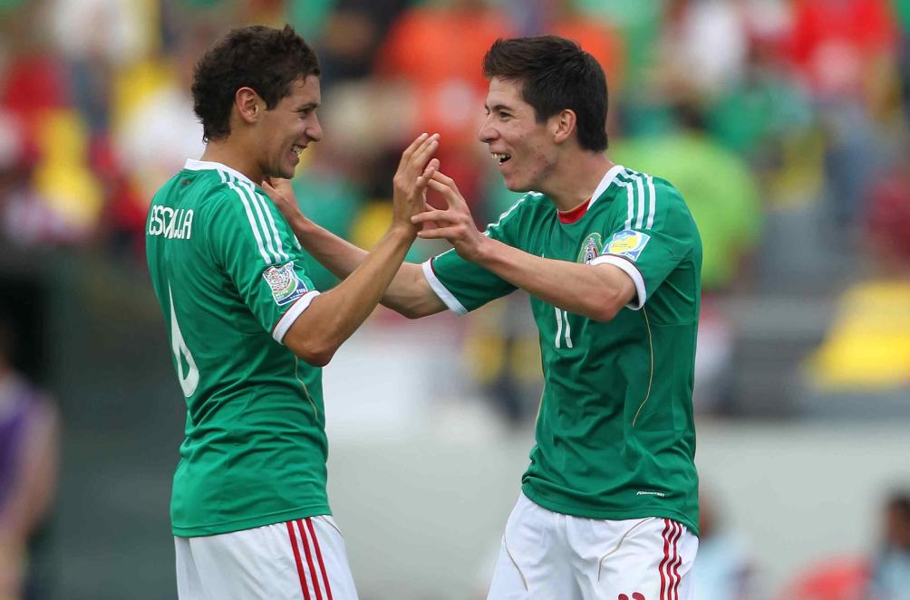 Marco Bueno en festejo con la Selección Mexicana