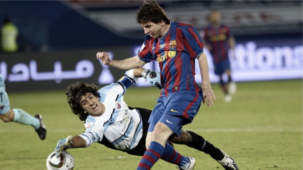 Federico Vilar ante Messi en el Mundial de Clubes