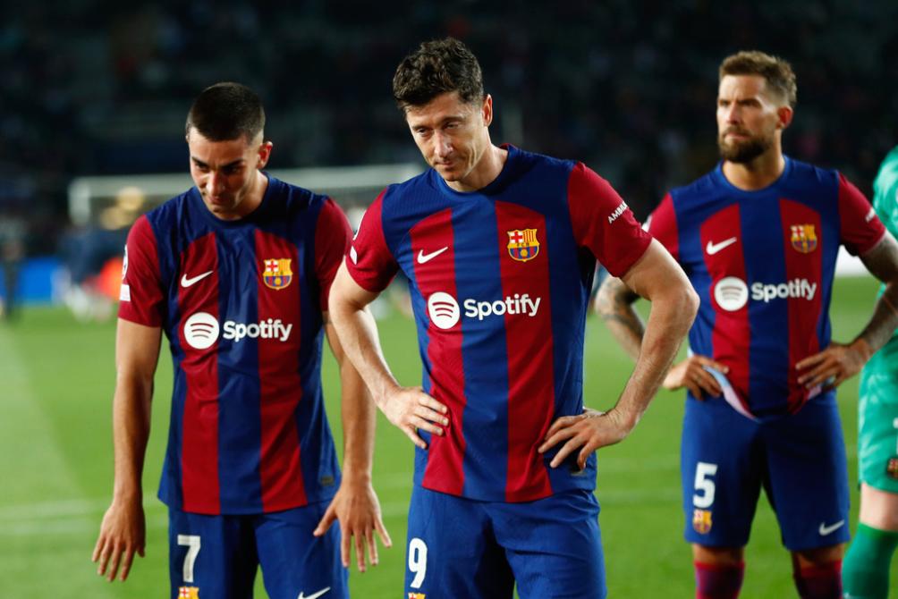Jugadores de Barcelona en lamento tras eliminatoria contra PSG