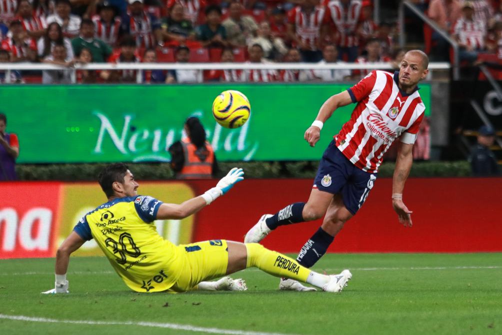 Hernández en su gol contra Puebla