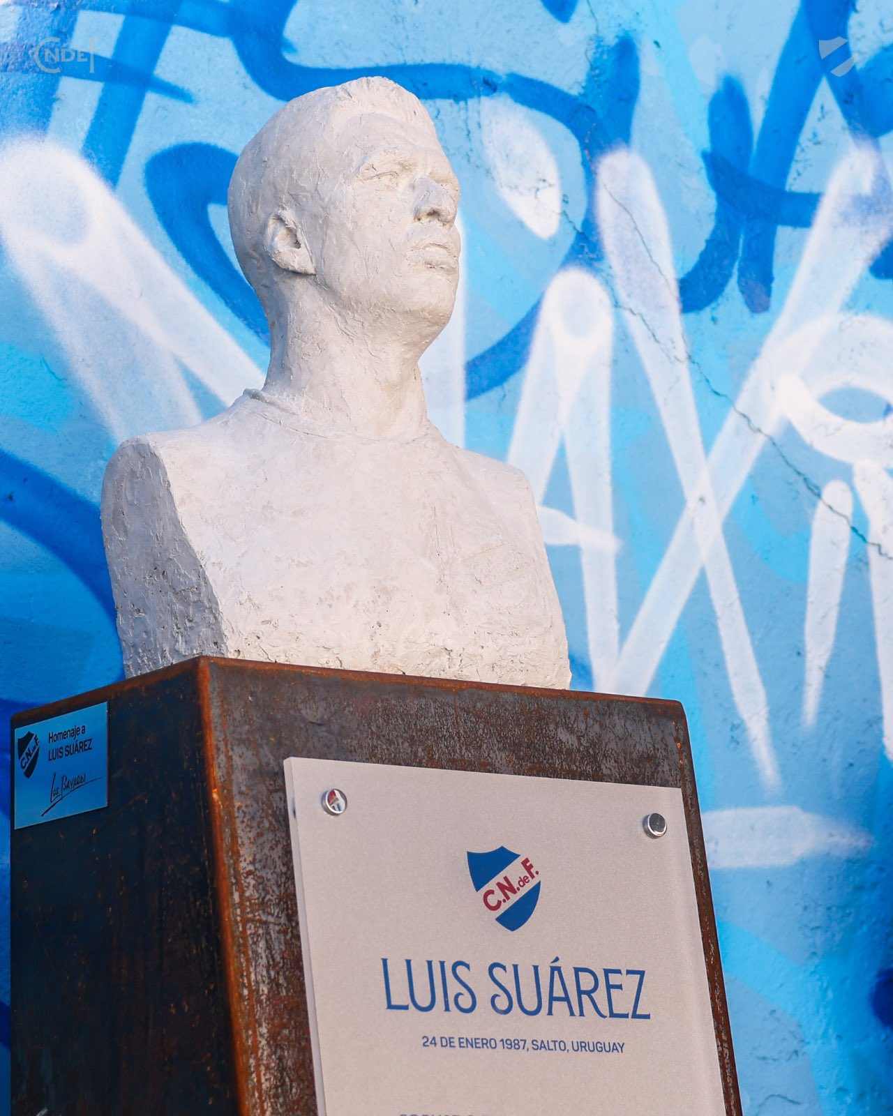Busto de Luis Suárez