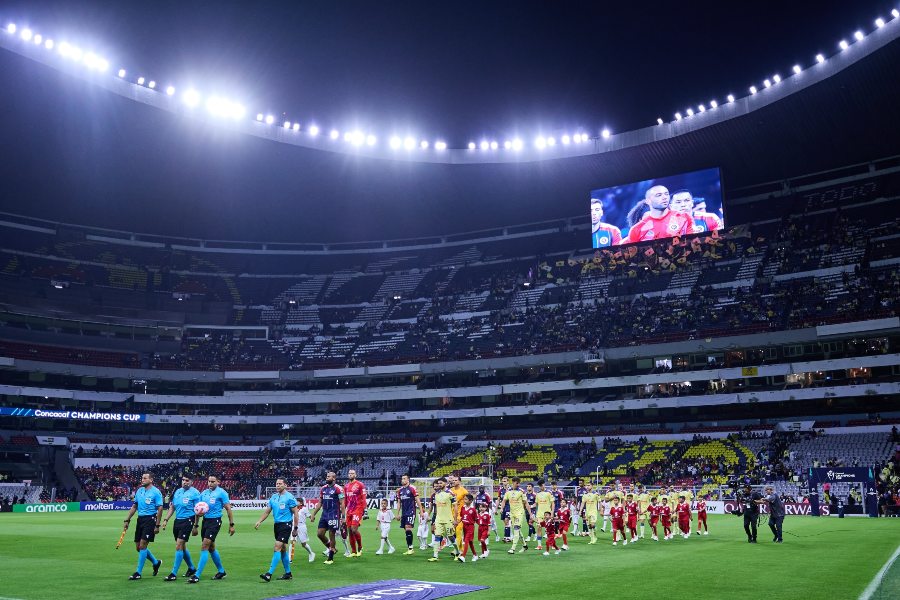 Estadio Azteca con entrada por debajo del promedio