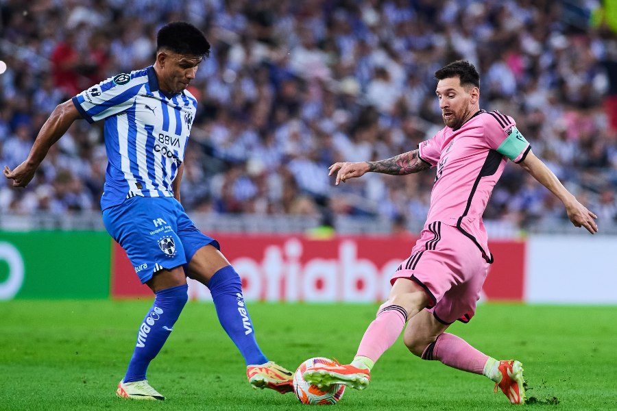 Jesús Gallardo contra Lionel Messi