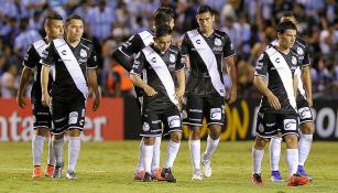 Jugadores de Puebla se lamentan tras perder contra Racing