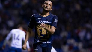 Carlos González lamentándose en el partido ante Puebla