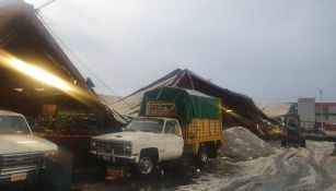Central de Abastos sufre caída de techos en distintas naves por granizada