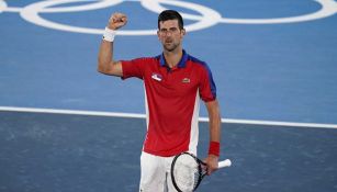Novak Djokovic festeja la victoria sobre Nishikori 