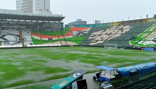 Cancha inundada del Estadio de León