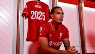 Virgil van Dijk renueva con el Liverpool