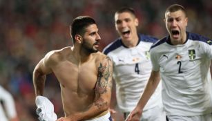 Mitrovic festeja el gol que los metió al Mundial
