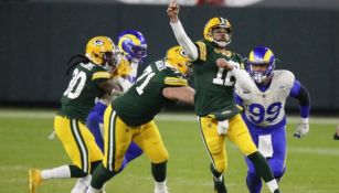 Rodgers en el duelo entre Packers y Rams
