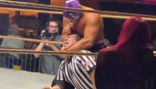 Hannibal ataca al árbitro Lando Deltoro en el ring