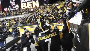 Ben Roethlisberger despidiendose de la afición de Pittsburg