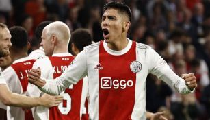 Edson Álvarez reacciona durante juego con el Ajax
