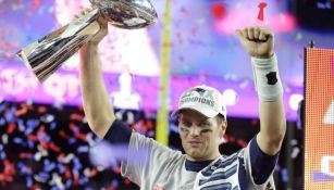 Tom Brady con el trofeo del Super Bowl