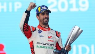 Lucas Di Grassi festejando victoria en la Fórmula E