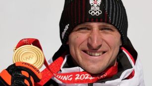 Matthias Mayer con la medalla de oro