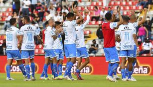 Jugadores de Puebla tras la victoria ante Gallos 
