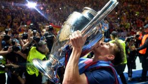 Messi besa la Orejona en 2015