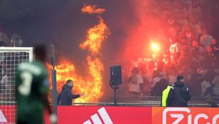 Edson Álvarez: Incendio en gradas del Johan Cruyff Arena retrasó inicio del Ajax vs Feyenoord