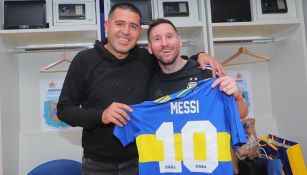 Argentina: Juan Román Riquelme regaló playera de Boca Juniors a Lionel Messi