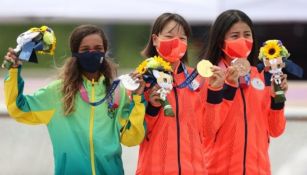 Rayssa Leal, Momiji Nishiya y Funa Nakayama con sus medallas