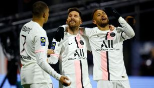 Mbappé, Messi y Neymar festejando gol del PSG