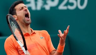 Novak Djokovic celebra en partido