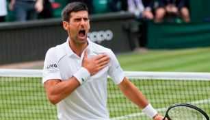 Novak Djokovic festeja en Wimbledon