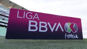 Logotipo de la Liga MX Femenil durante partido del Torneo Clausura 2022
