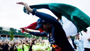 Sergio 'Checo' Pérez celebra con Red Bull