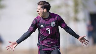 Santiago Muñoz tras anotar gol a favor de México