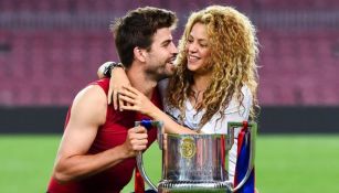 Shakira y Gerard Piqué celebrando título del FC Barcelona