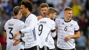 Jugadores alemanes festejando un gol vs Italia