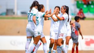 Selección Mexicana celebrando el triunfo vs Perú 