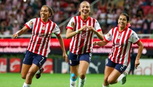 Gabriela Valenzuela festeja un gol con Chivas Femenil 