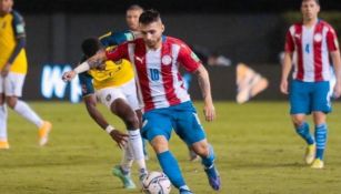 Josué Colman jugando con Paraguay