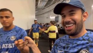 Video: Werevertumorro saludó de puño a jugadores del City y América