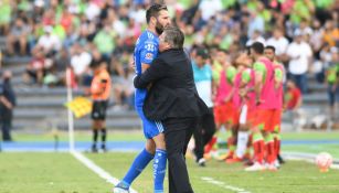 Gignac y Herrera en festejo de gol