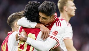 Edson Álvarez celebrando un gol con Ajax